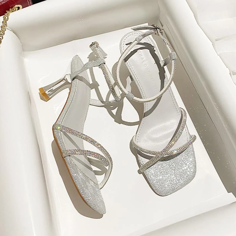 法式交叉绑带露趾外穿凉鞋女年秋一字扣带细跟银色软皮高跟鞋