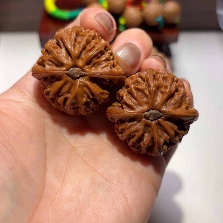 刘***美核桃37尺寸色差宫灯