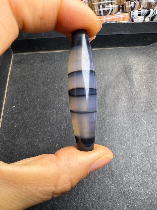 冰透3线缠丝玛瑙尺寸56.3*13.7