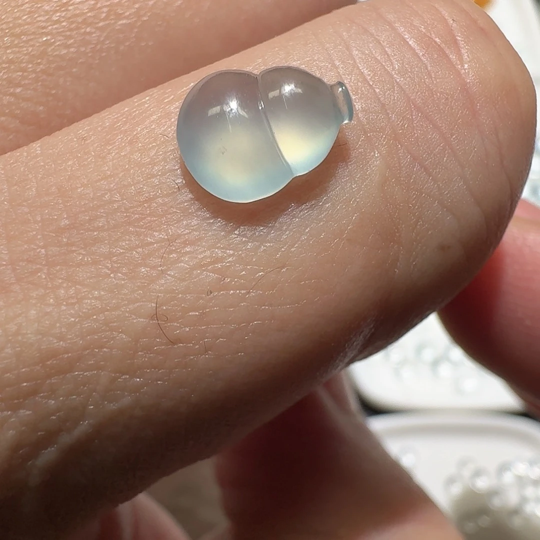 翡翠未镶嵌颈饰葫芦