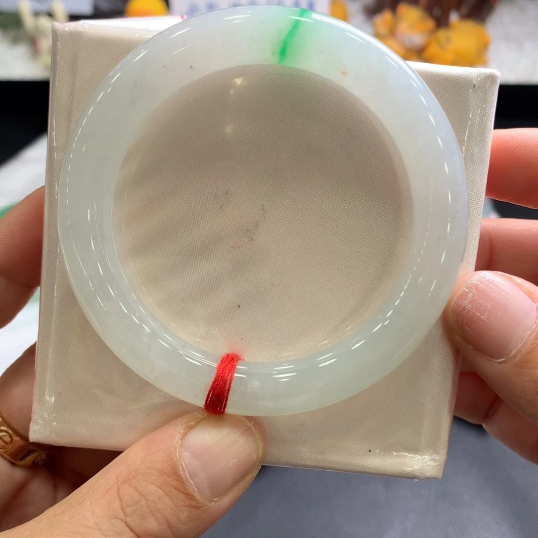 翡翠未镶嵌手镯53.7圆条（有纹裂）