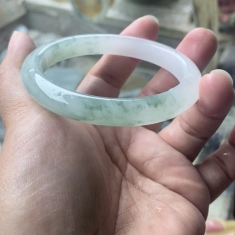 石英质玉未镶嵌手镯