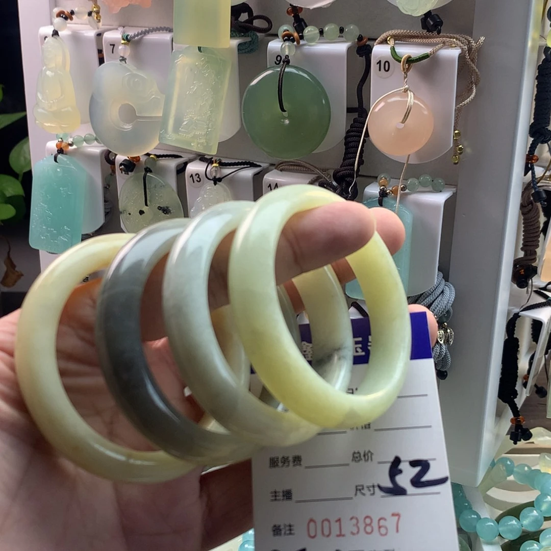 【闪购商品】蛇纹石玉颈饰未镶嵌