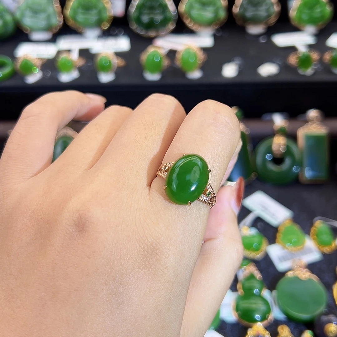 和田玉18K金镶嵌戒指辣阳绿蛋面15*11