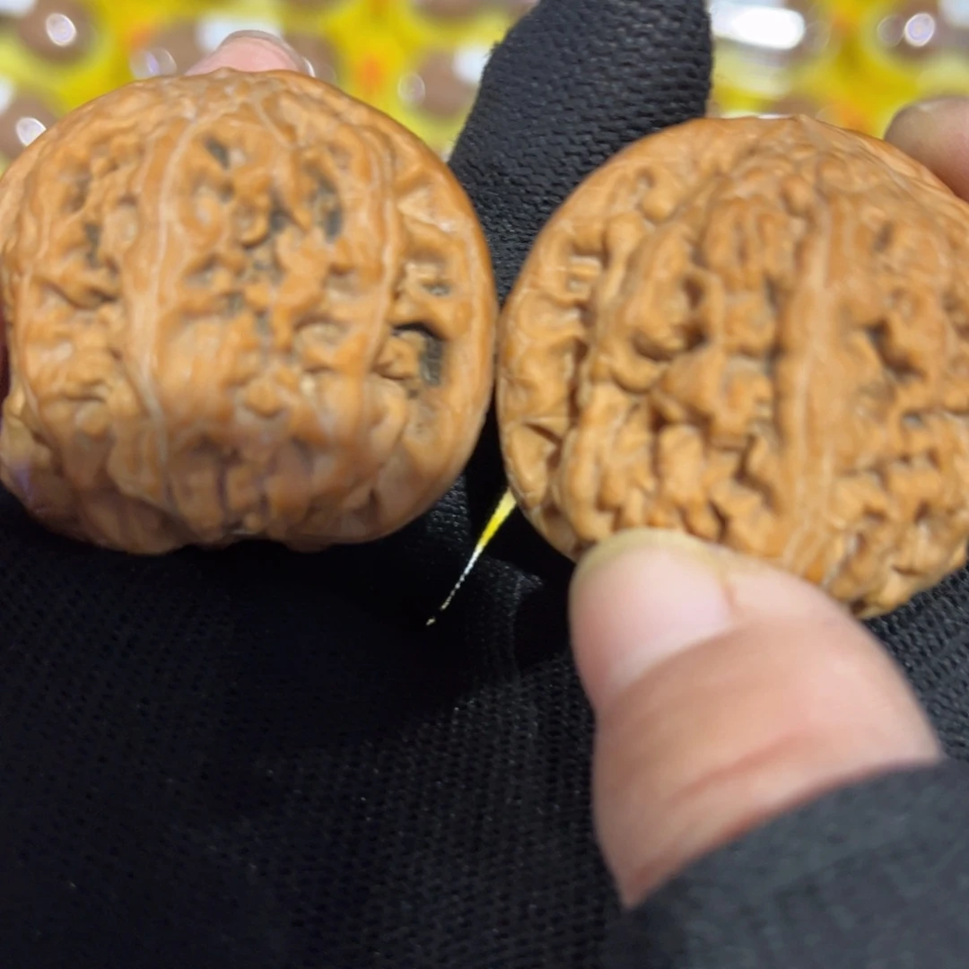 文玩核桃把件粗筋核桃全品