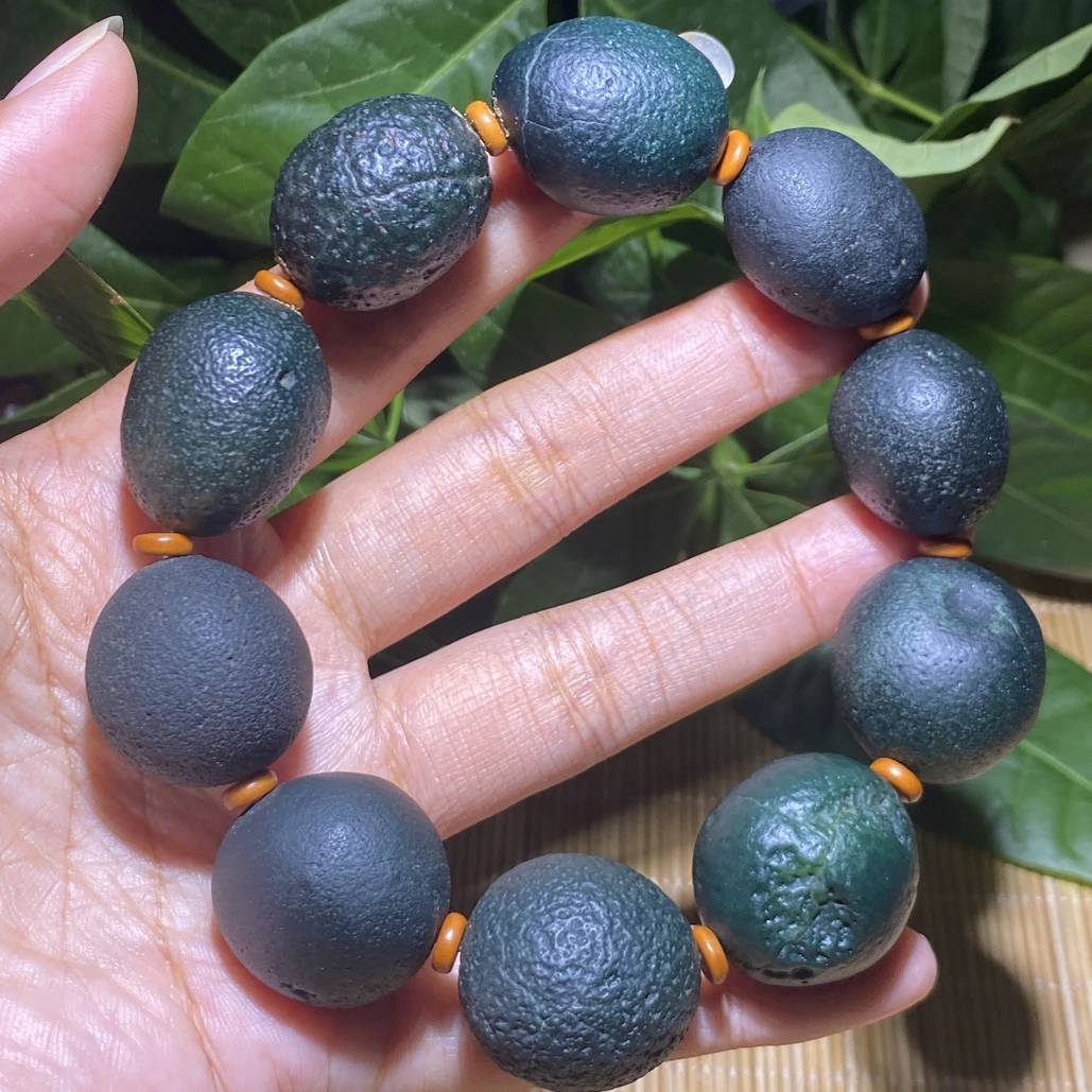 天然阿拉善戈壁石  大颗绿枣皮 绿豆豆