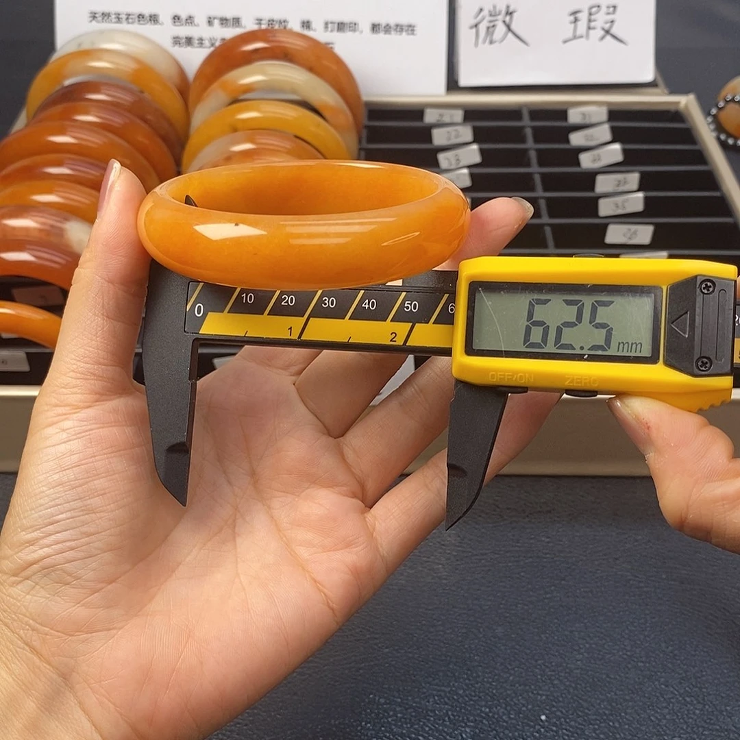 未镶嵌石英质玉（黄龙玉）手镯17号茄子山金沙老油红如血黄龙