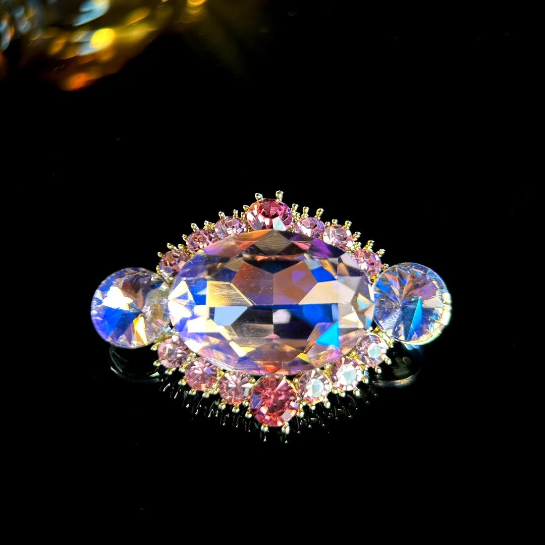 0078  粉色勋章胸针