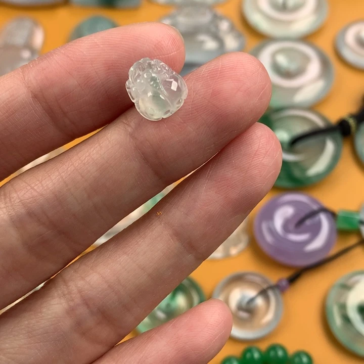 颈饰未镶嵌翡翠….