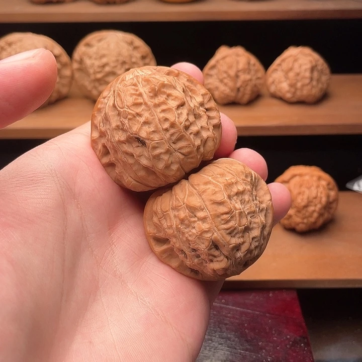 文玩核桃把件46原装毕业红皮南瓜墩60克