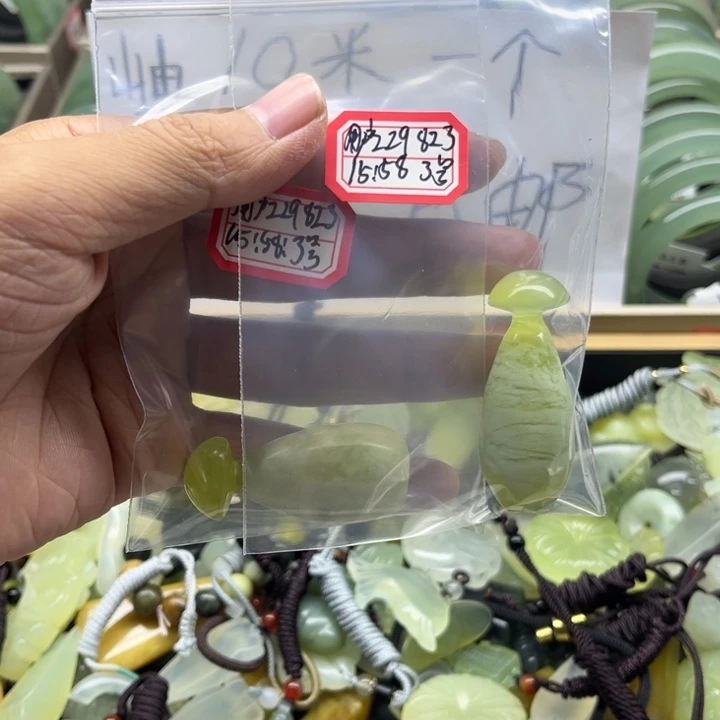 用***3蛇纹石玉未镶嵌手镯