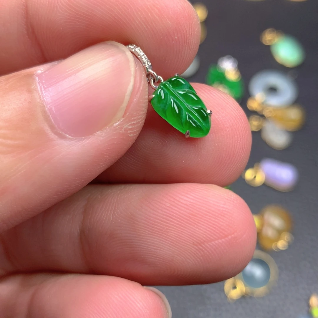 【闪购商品】颈饰18K金镶嵌翡翠翡翠