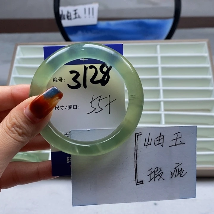 蛇纹石玉手镯未镶嵌