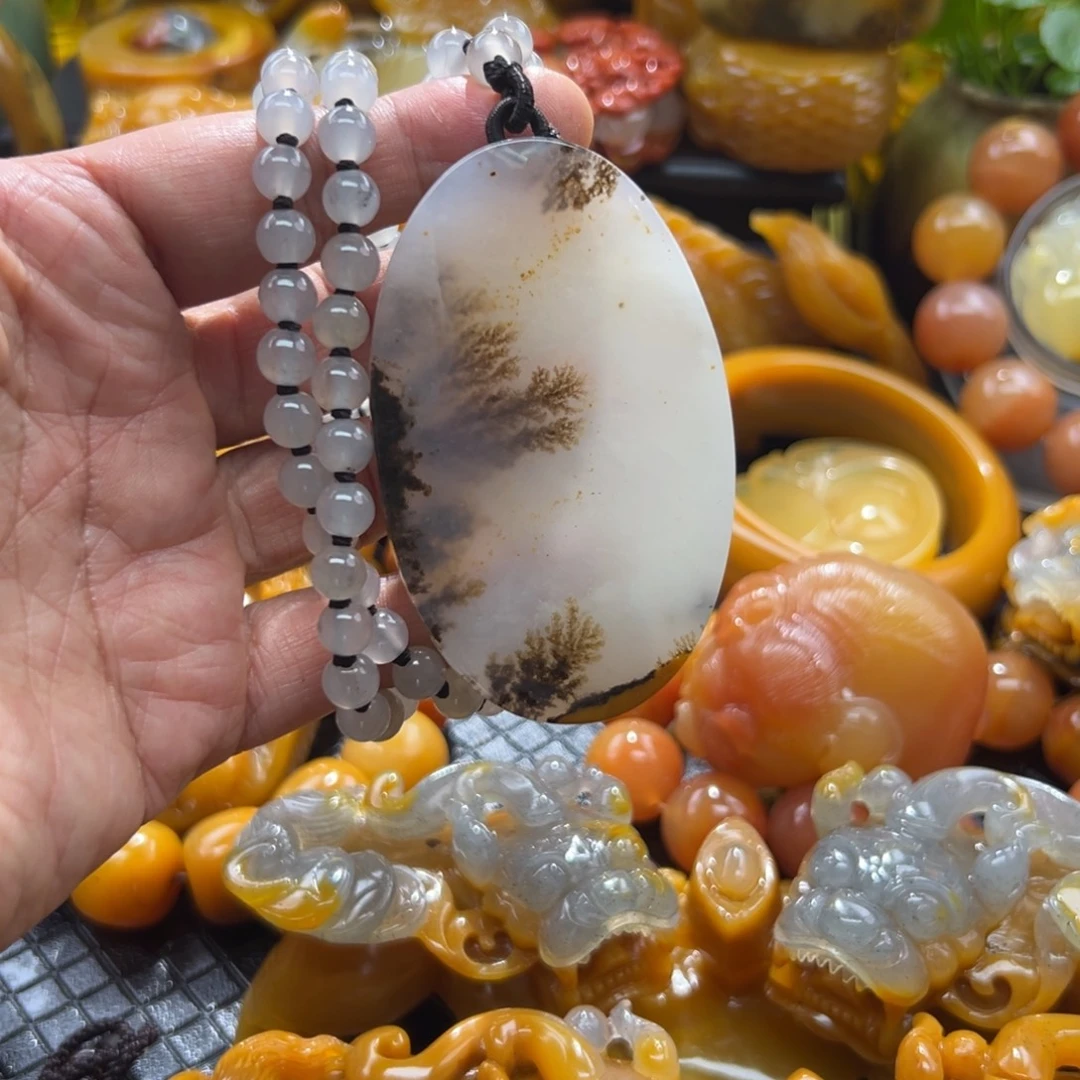 石英质玉未镶嵌颈饰