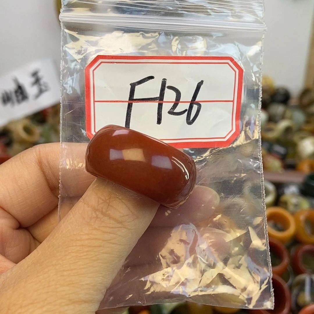 当***的蛇纹石玉未镶嵌戒指