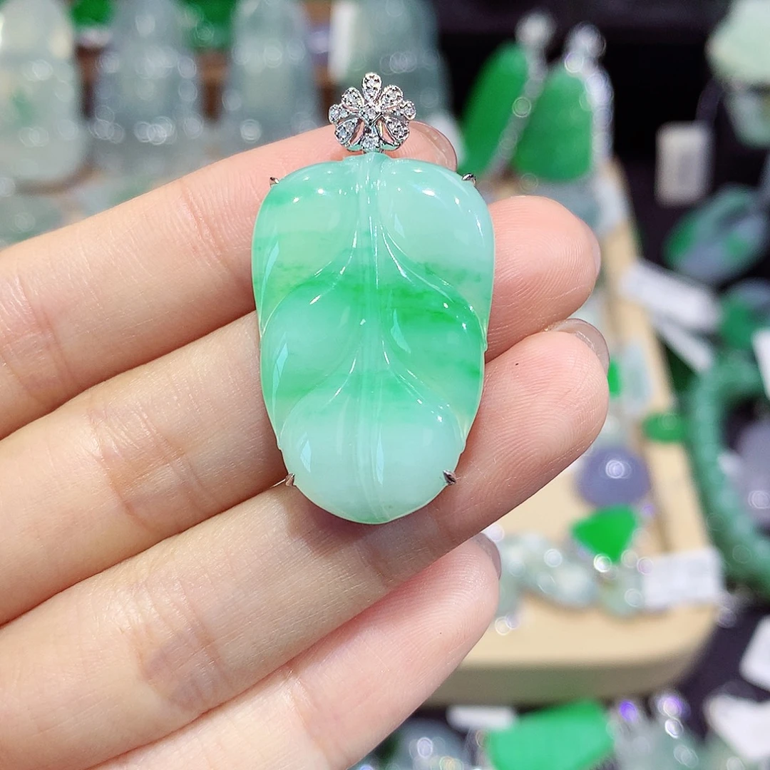 翡翠18K金镶嵌颈饰叶