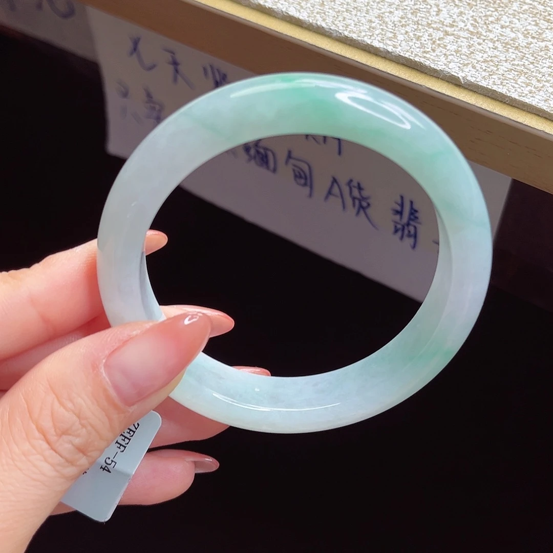 翡翠手镯未镶嵌手镯