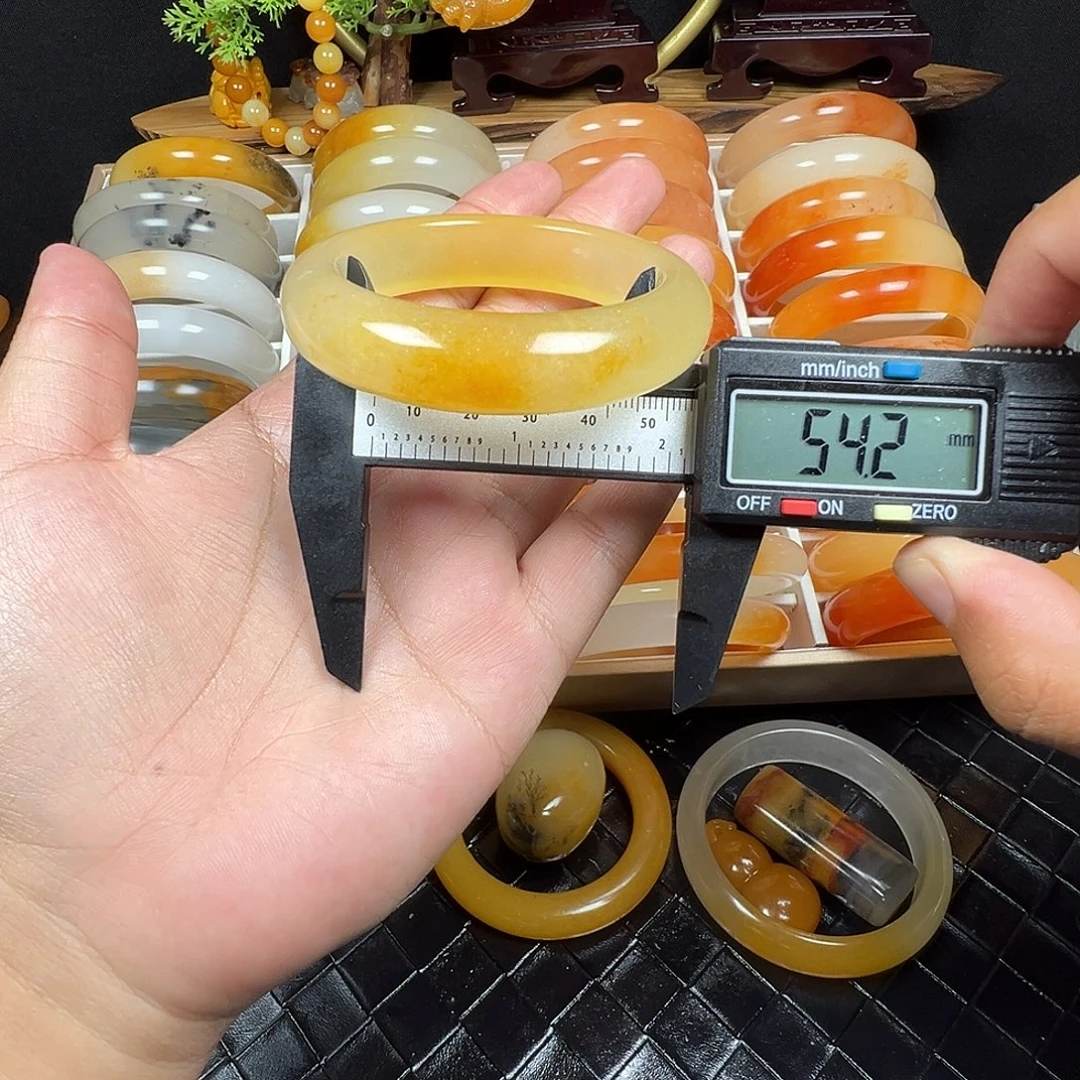 石英质玉（黄龙玉）未镶嵌手镯