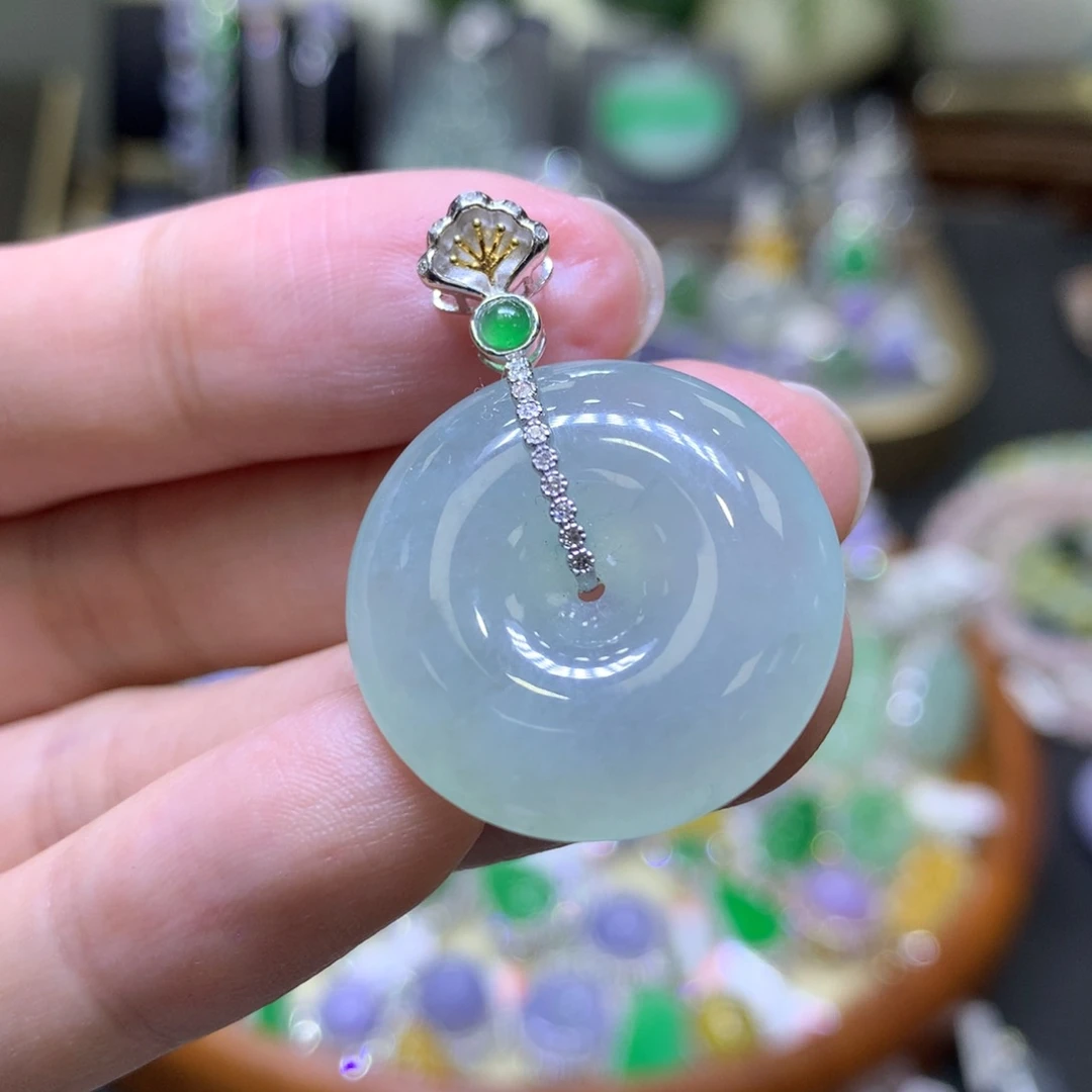 翡翠颈饰18K金镶嵌翡翠吊坠项链