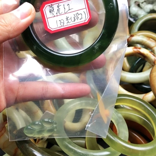 蛇纹石玉手镯未镶嵌蓼***红