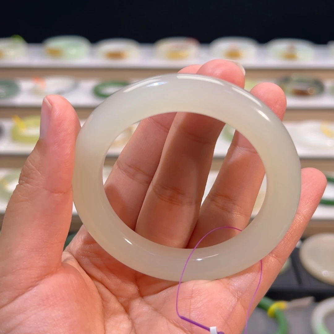 和田玉手镯未镶嵌荔枝冻