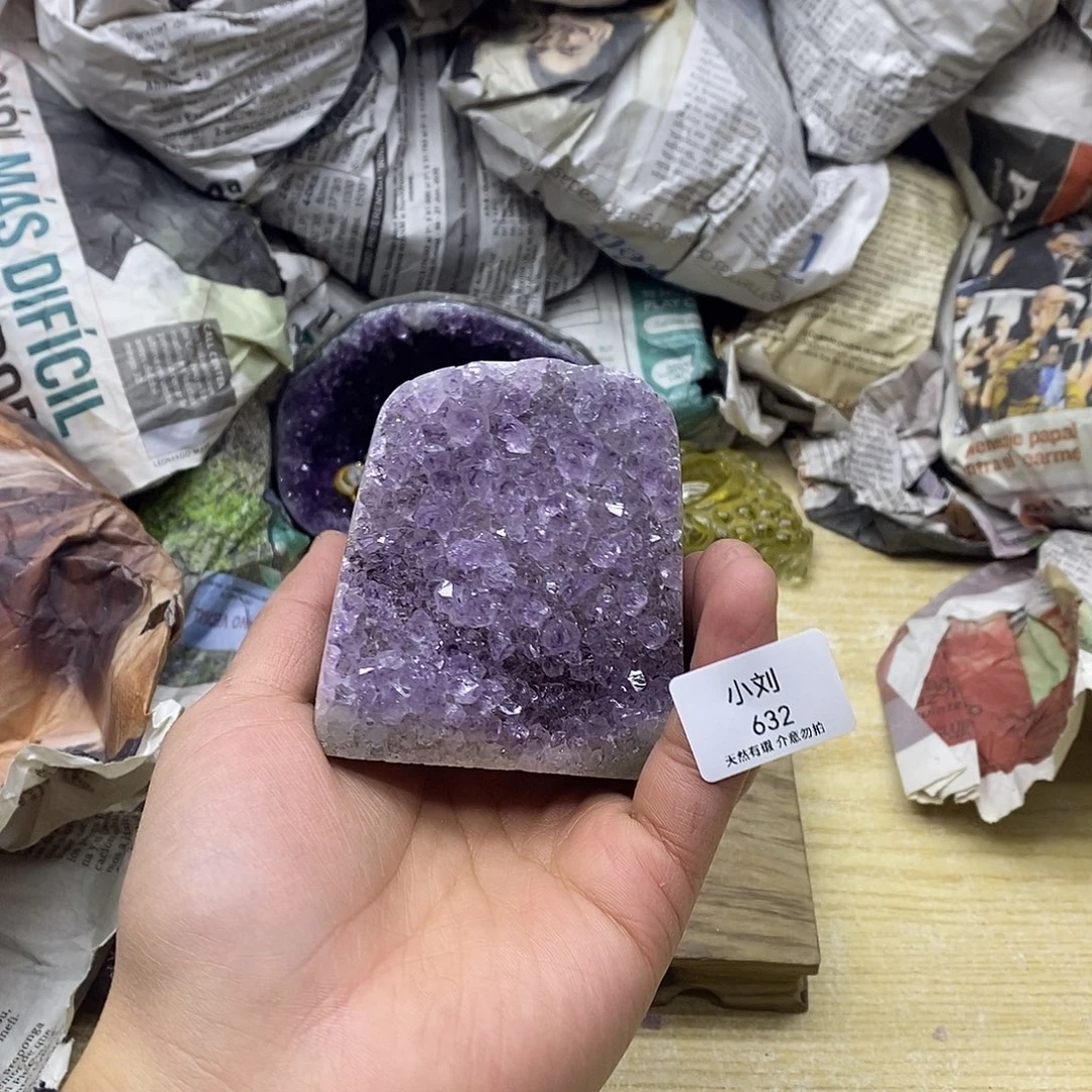 未镶嵌水晶大型摆件（非配饰）