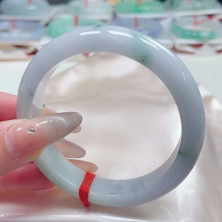 翡翠手镯未镶嵌缅甸