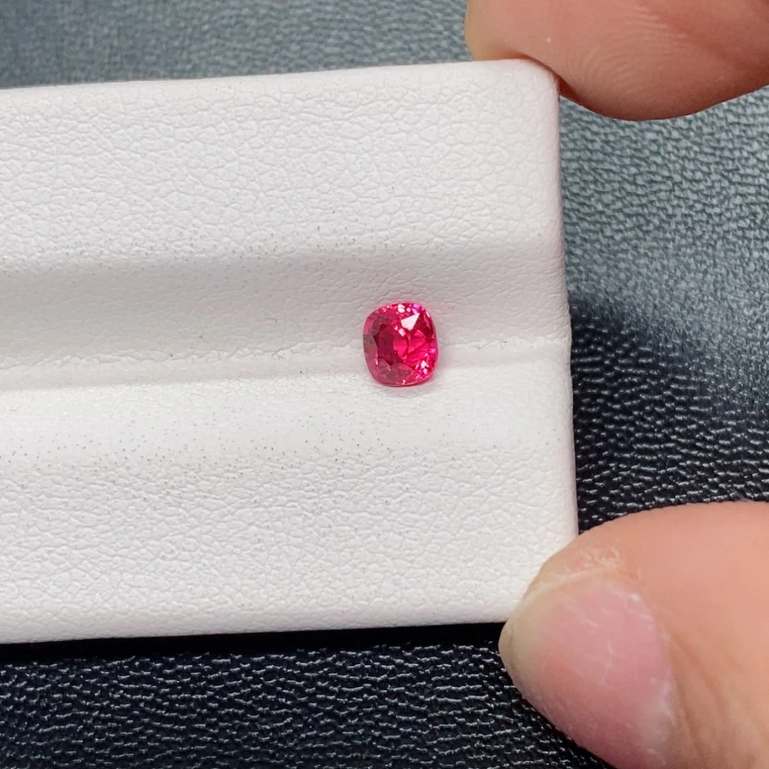 尖晶石裸石未镶嵌0.49绝地曼辛吉