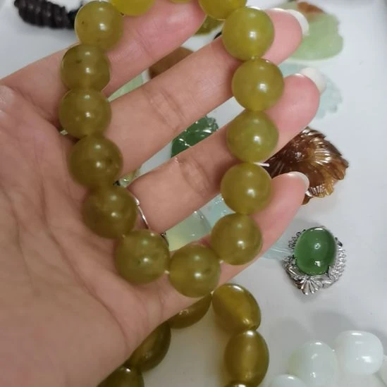 未镶嵌蛇纹石玉吊坠