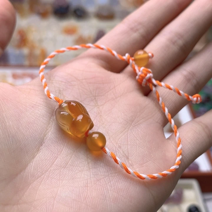 玛瑙/玉髓未镶嵌玛瑙兔手绳