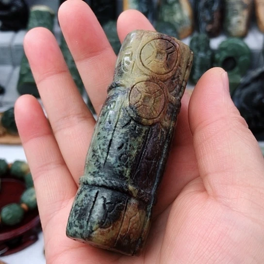 未镶嵌岫岩河磨玉（透闪石质玉）把件