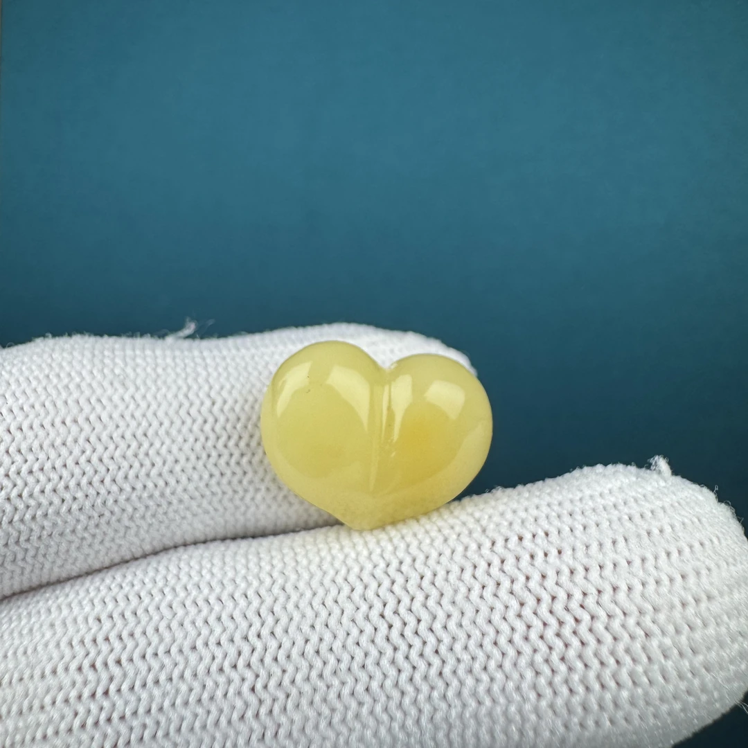 K4547天然蜜蜡 屁桃爱心 14*7.8mm支持复检 假一罚四