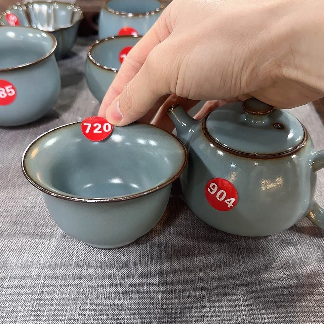 瓷片。。。。。。。。。。。。。