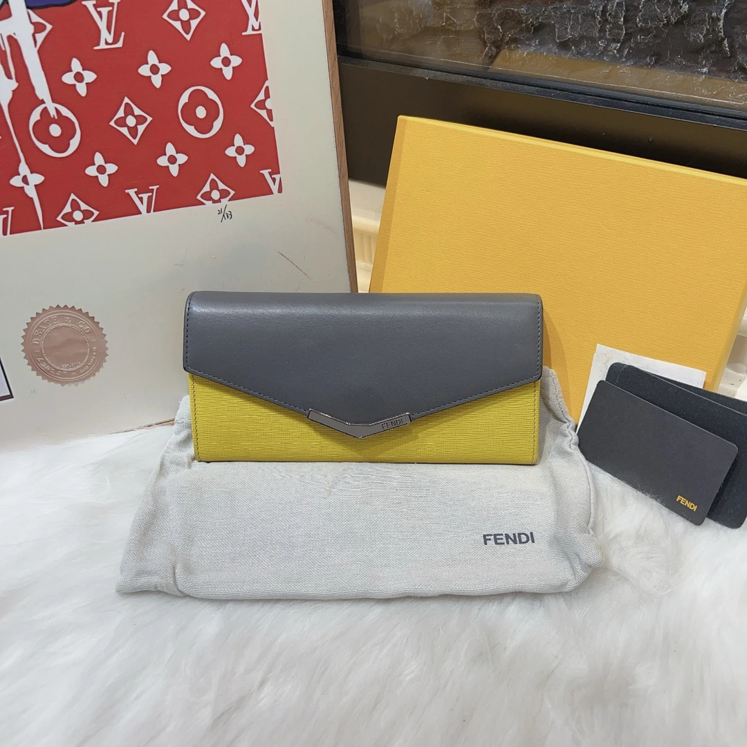 95新 FENDI/芬迪 芬迪钱包带盒a6321