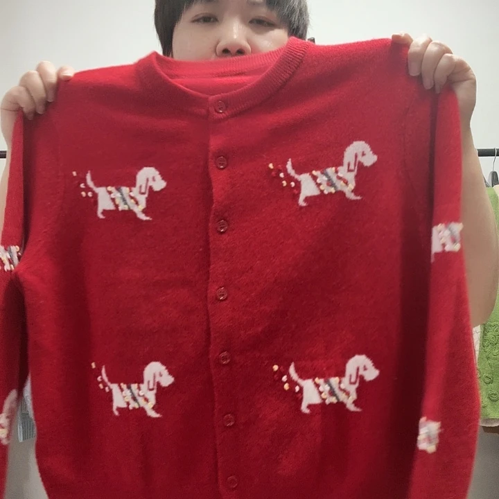 红色旺财开衫。