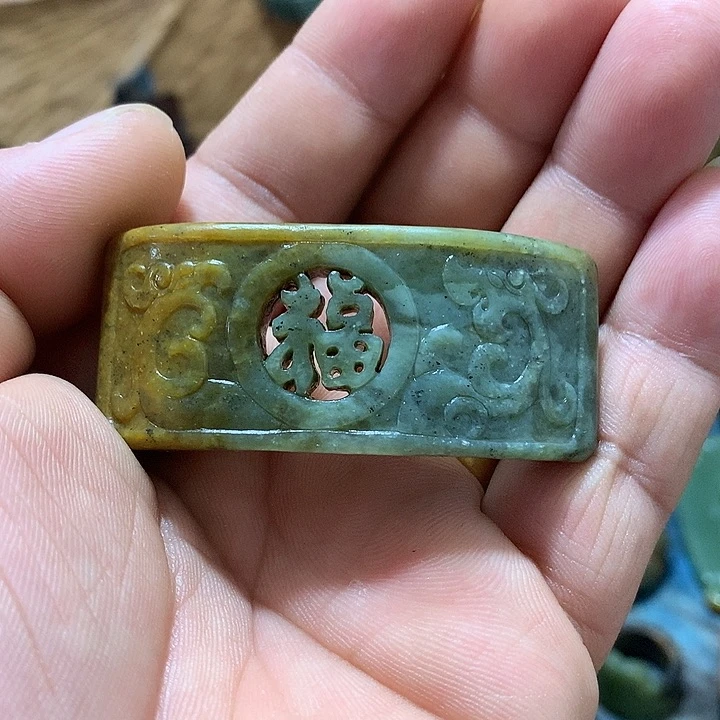 未镶嵌岫岩河磨玉（透闪石质玉）挂件蓝*