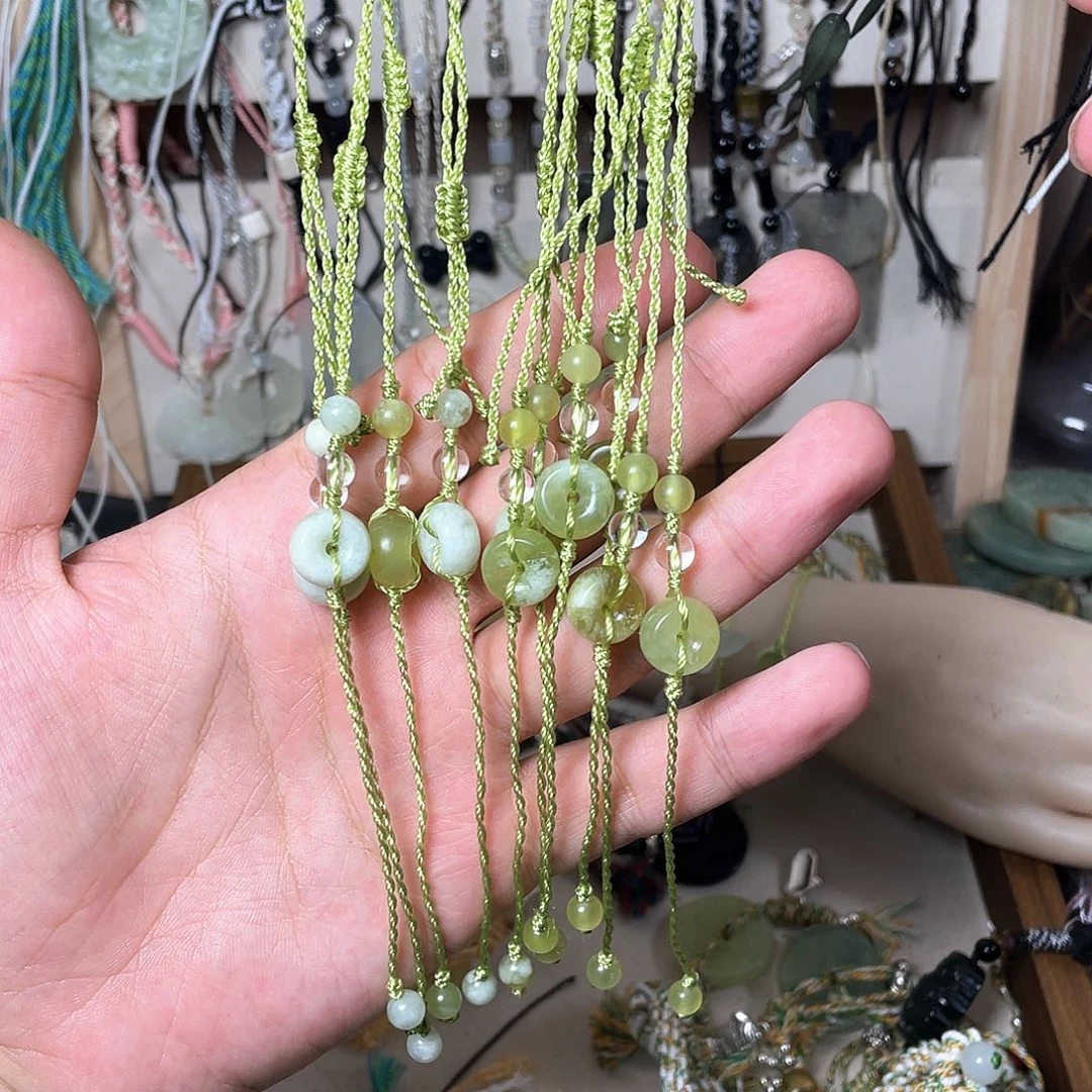 蛇纹石玉颈饰合金