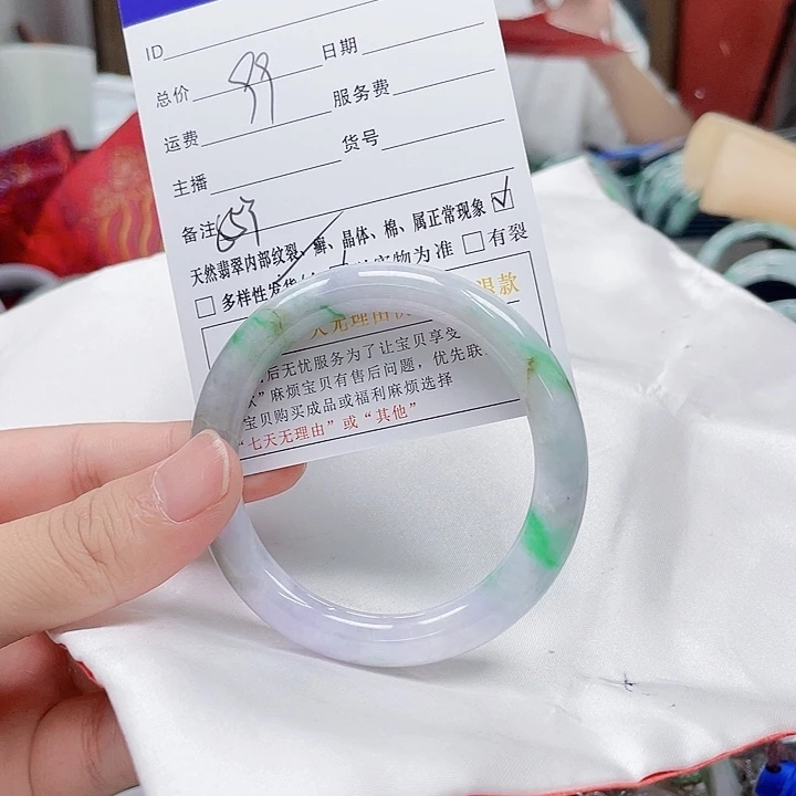 翡翠手镯未镶嵌翡翠