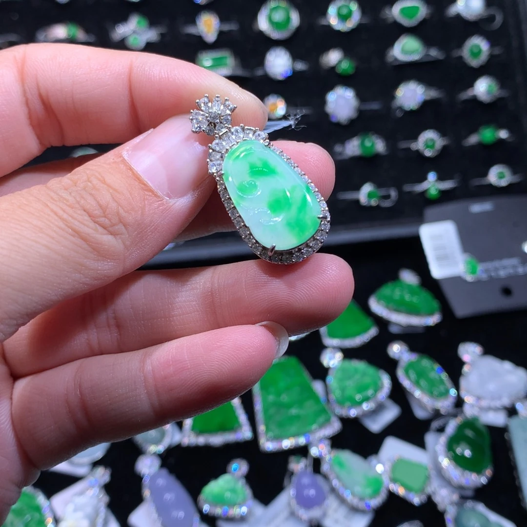 翡翠银S925镶嵌颈饰翡翠