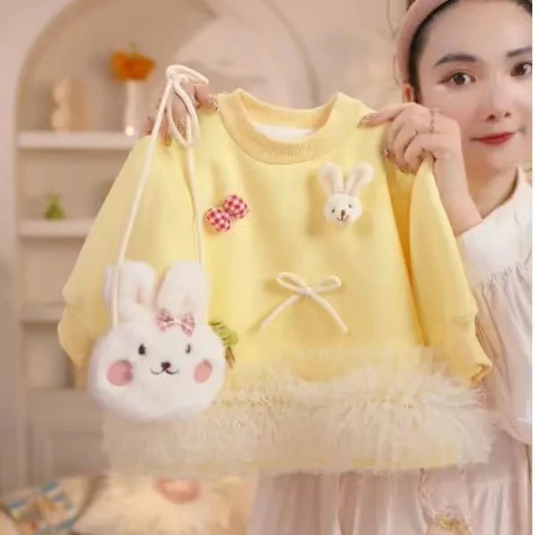 送包包~女童2024初春奶黄色立体可爱小兔加绒卫衣裙女宝宝花边裙