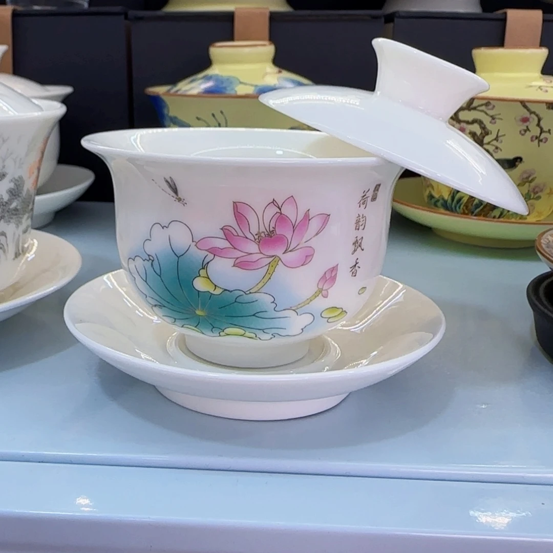 瓷片盖碗很好看很精致