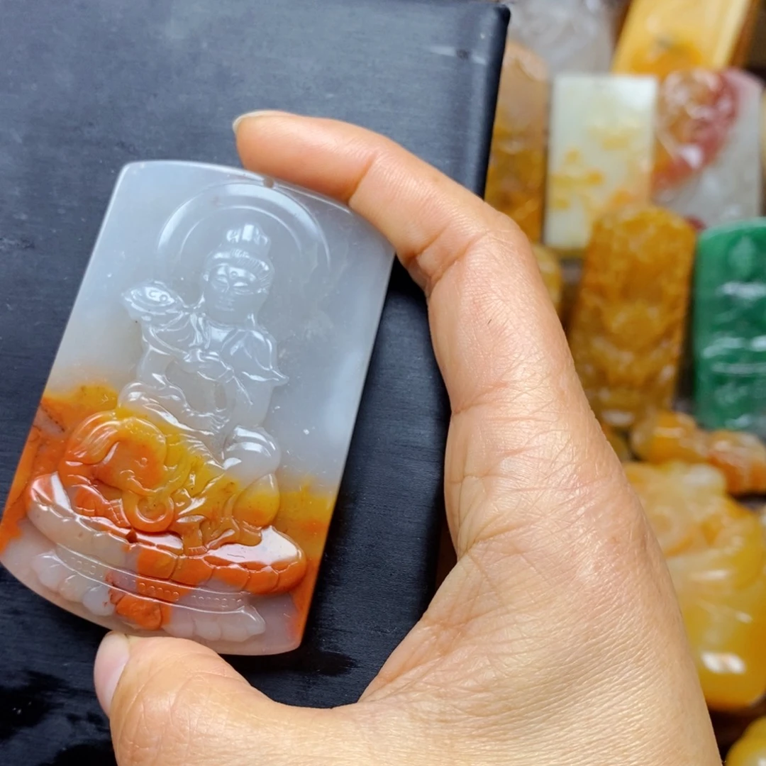 石英质玉（黄龙玉）颈饰未镶嵌