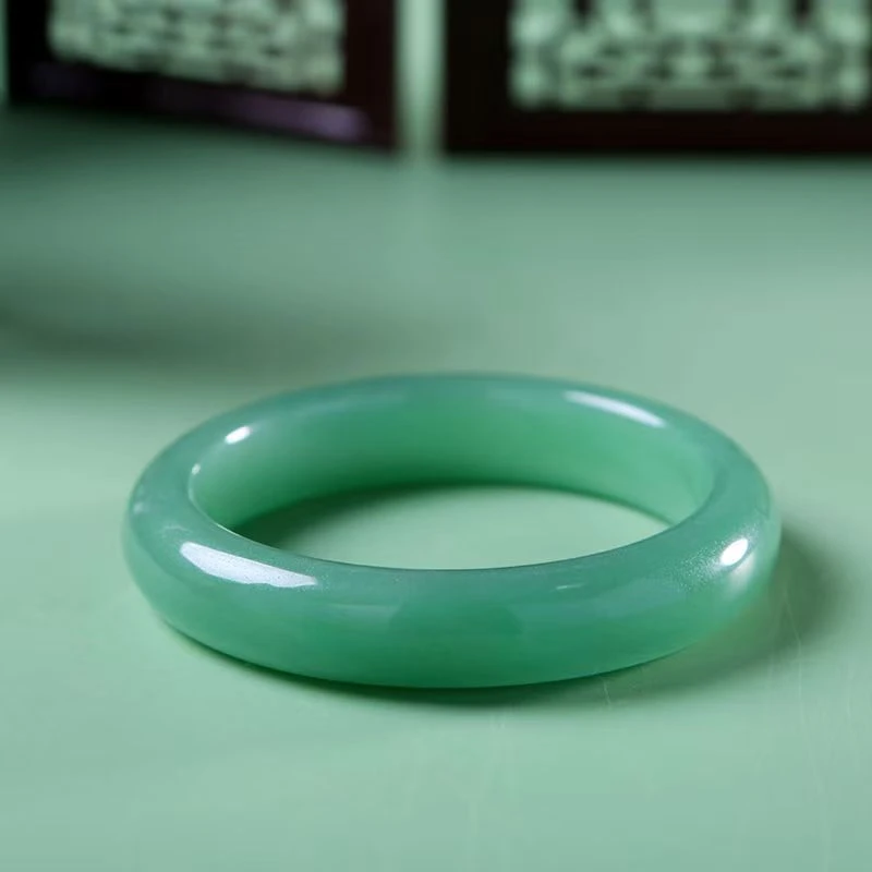 内蒙古佘太翠玉阳绿手镯100