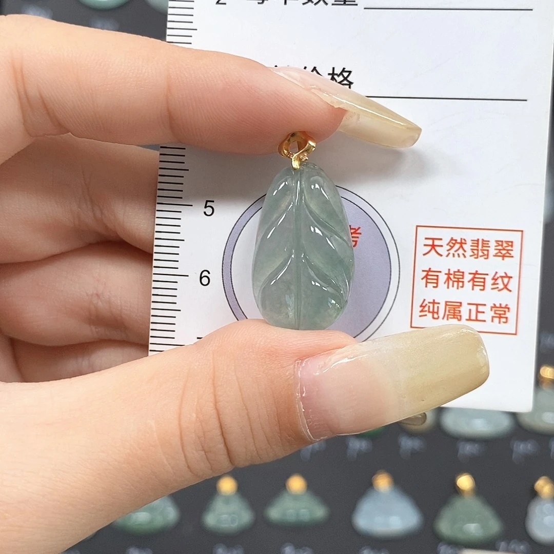 颈饰18K金镶嵌翡翠