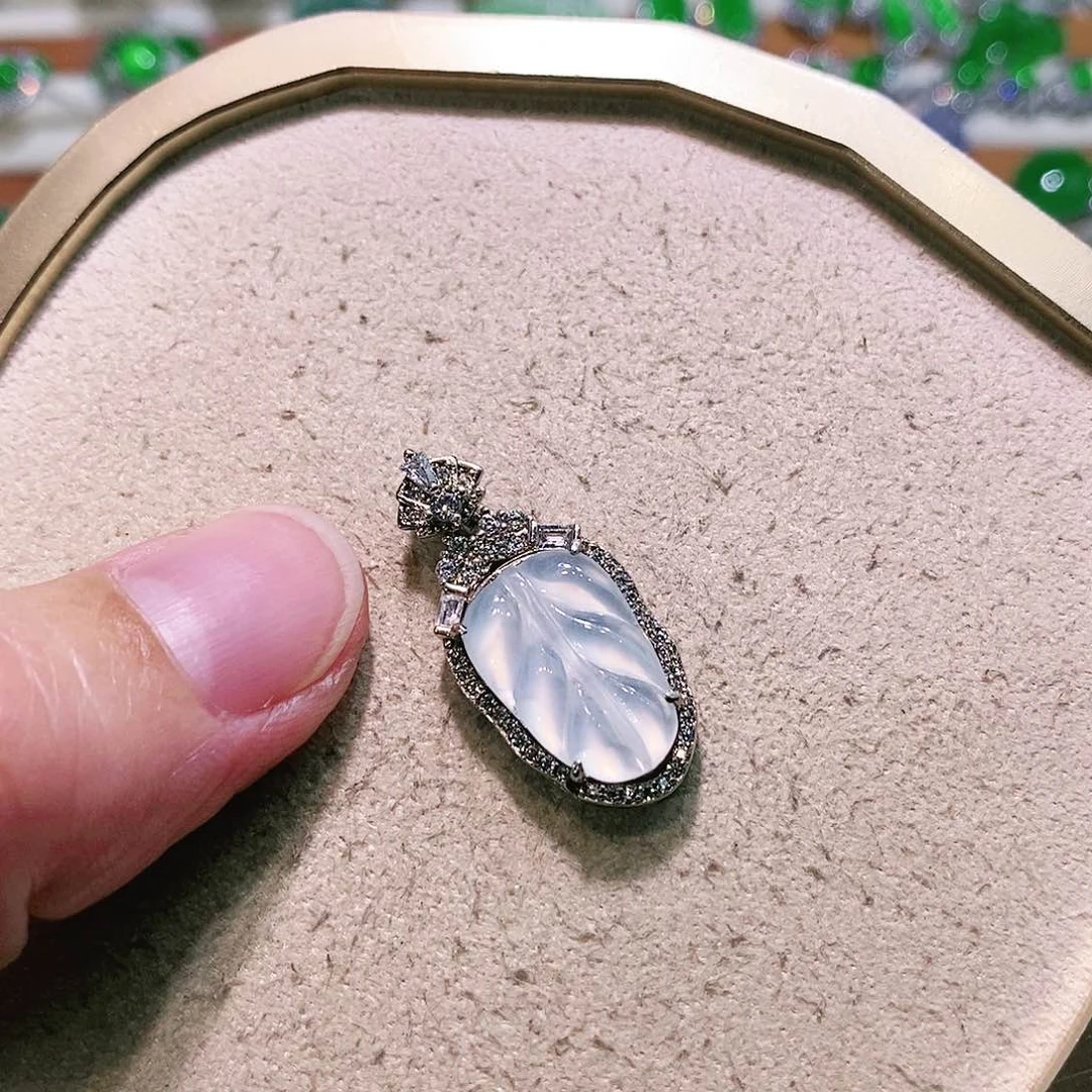【闪购商品】翡翠挂件未镶嵌裸石