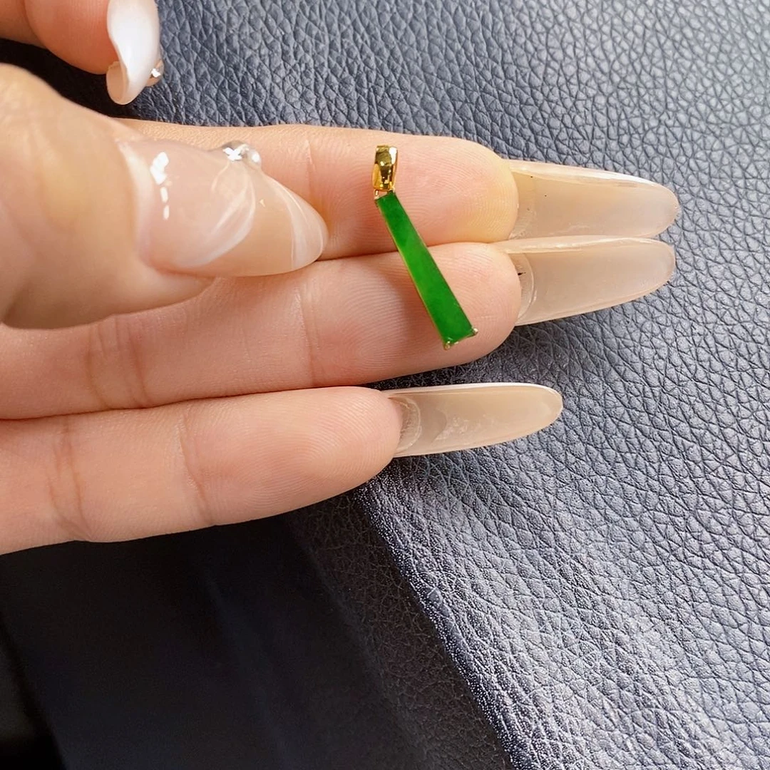 翡翠18K金镶嵌颈饰翡翠
