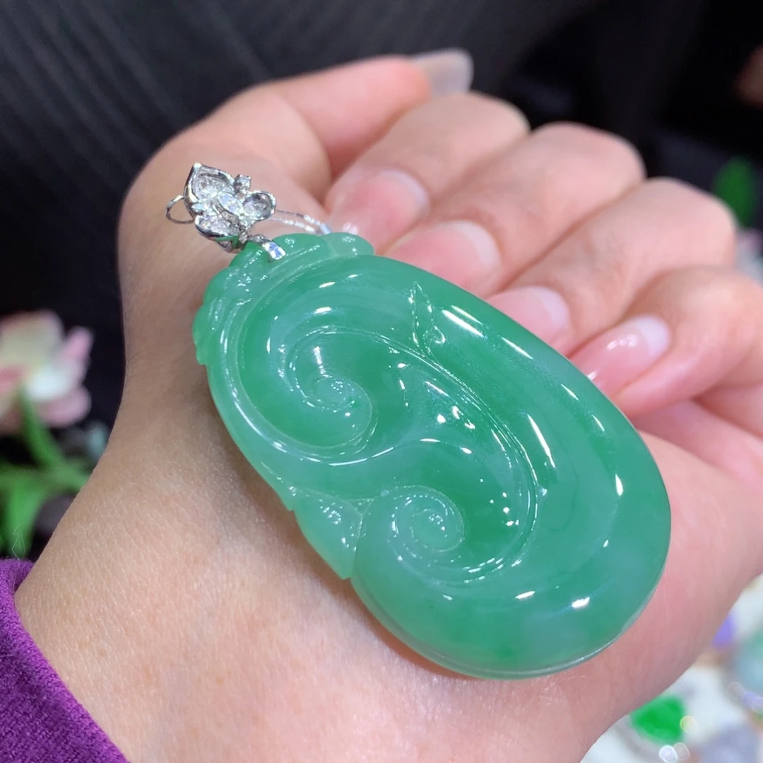 翡翠吊坠(赠链)18K金镶嵌