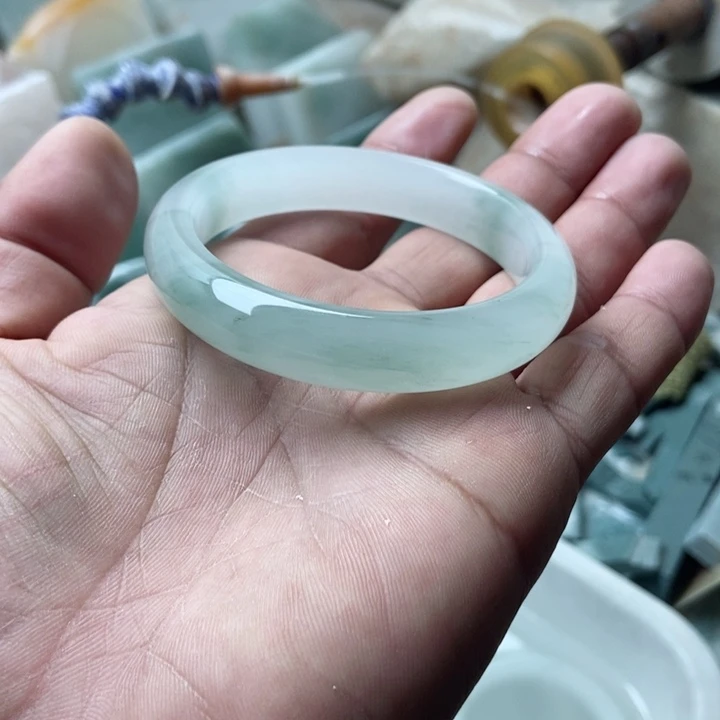 石英质玉手镯未镶嵌好**段加工定制