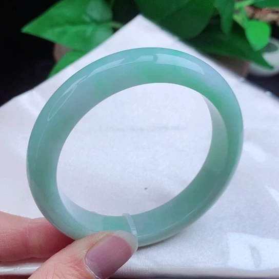 翡翠手镯未镶嵌       正圈56