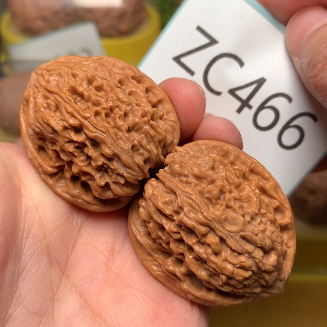 文玩核桃把件红皮炮弹南疆石37